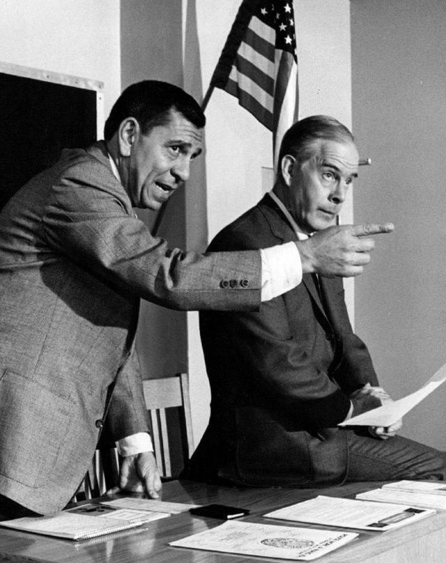 640px-Jack_Webb_Harry_Morgan_Dragnet_1968.JPG